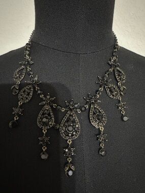 Vintage Gothic Necklace & Earring Set